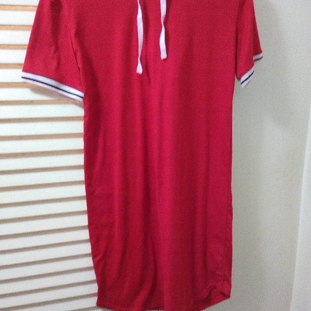 Red T-shirt hoodie dress size L.
